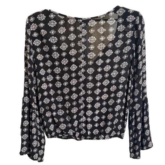 American Eagle Women's Plunge Neck Flare Sleeve Wrap Blouse, Small - Picture 2 of 5